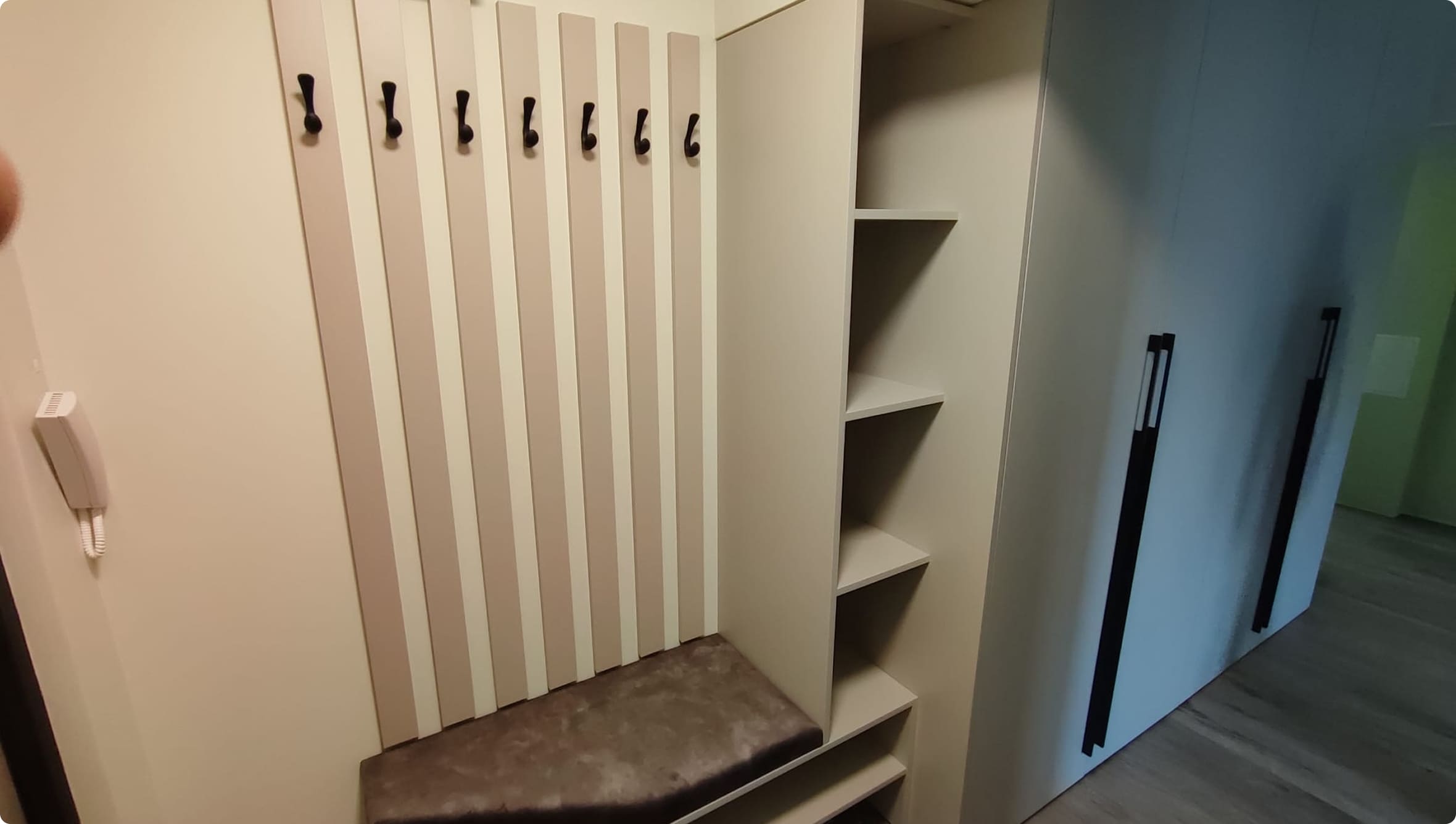 {{ images.smqMfOctIZ.alt }}