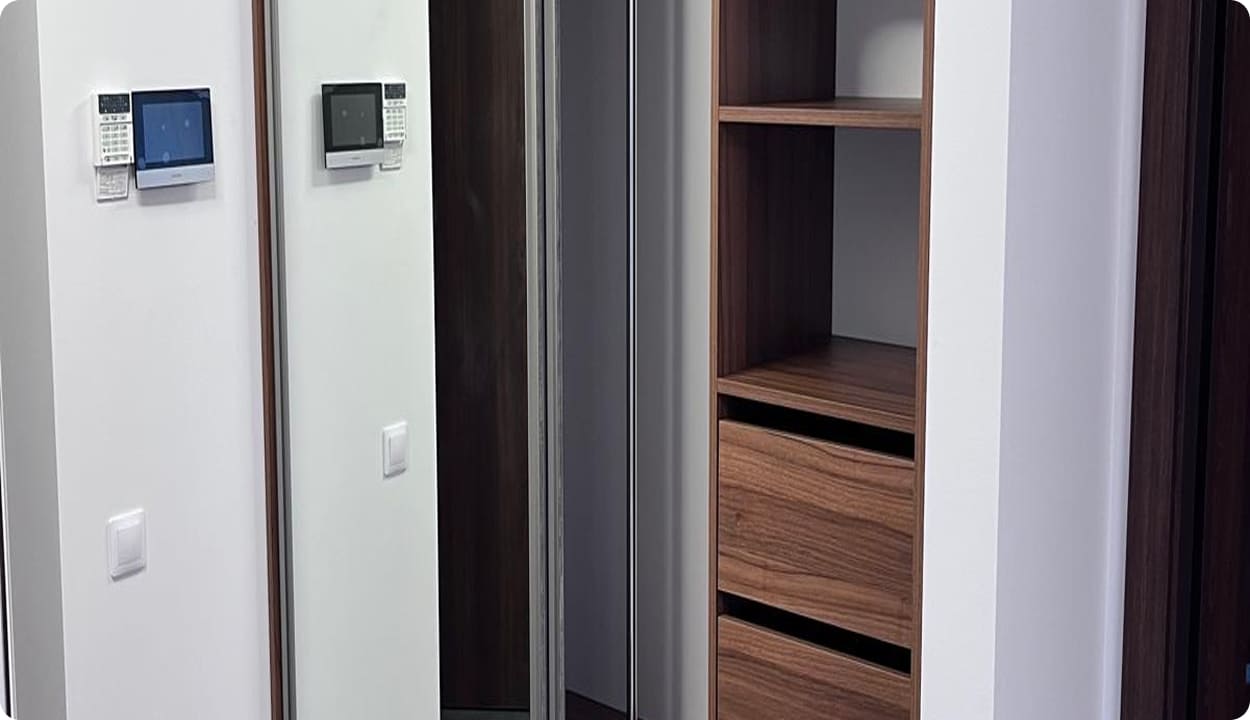 {{ images.LWDsFelyzT.alt }}