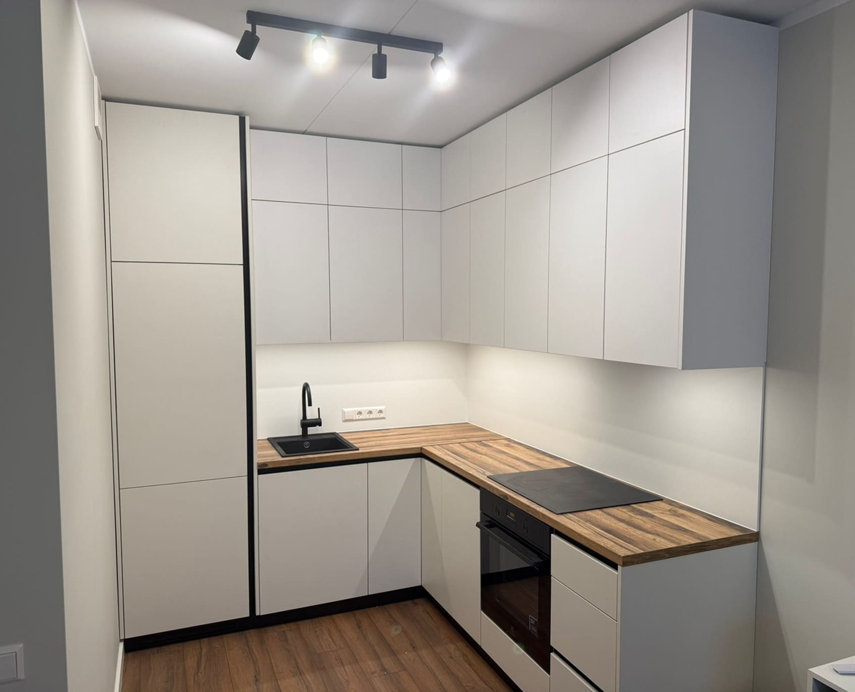 {{ images.CKpDFCPgiu.alt }}