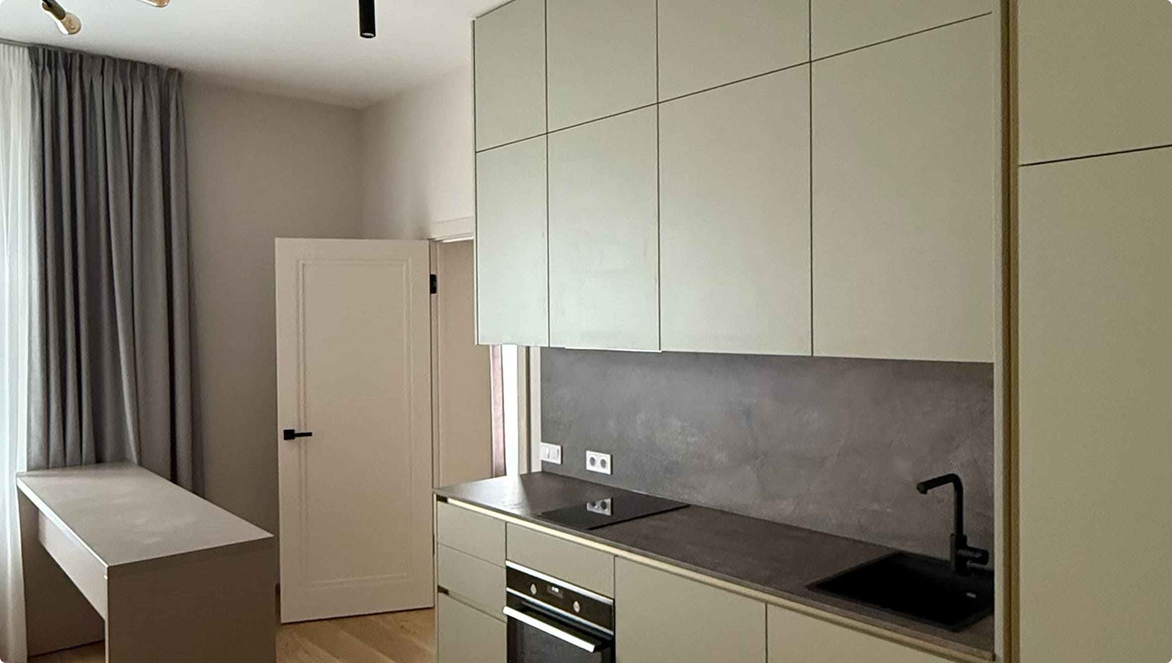 {{ images.ocQSPtnPMJ.alt }}