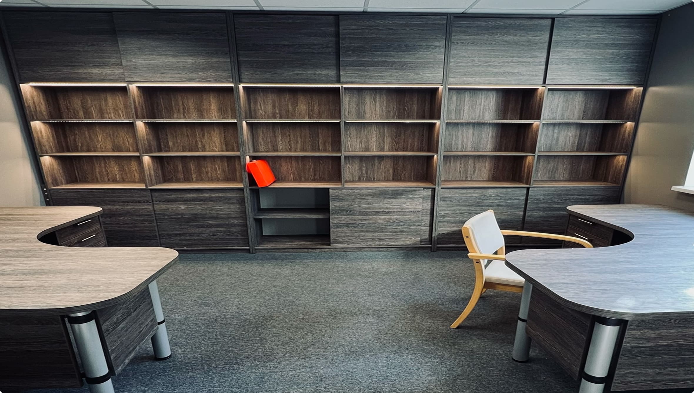 {{ images.fZlAKFcVBn.alt }}